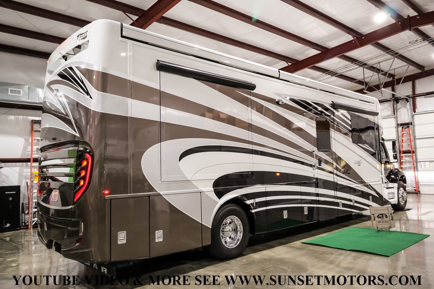 2022 WHITE NEWMAR SUPERSTAR