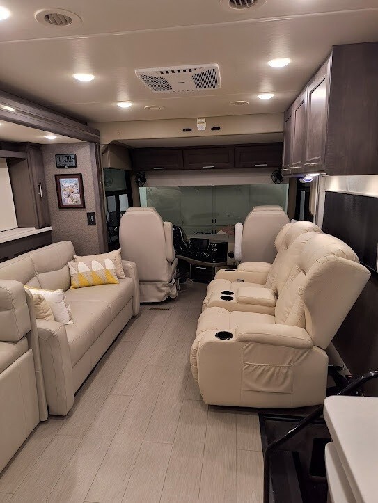 2022 Thor Motor Coach Palazzo Motorized Class A