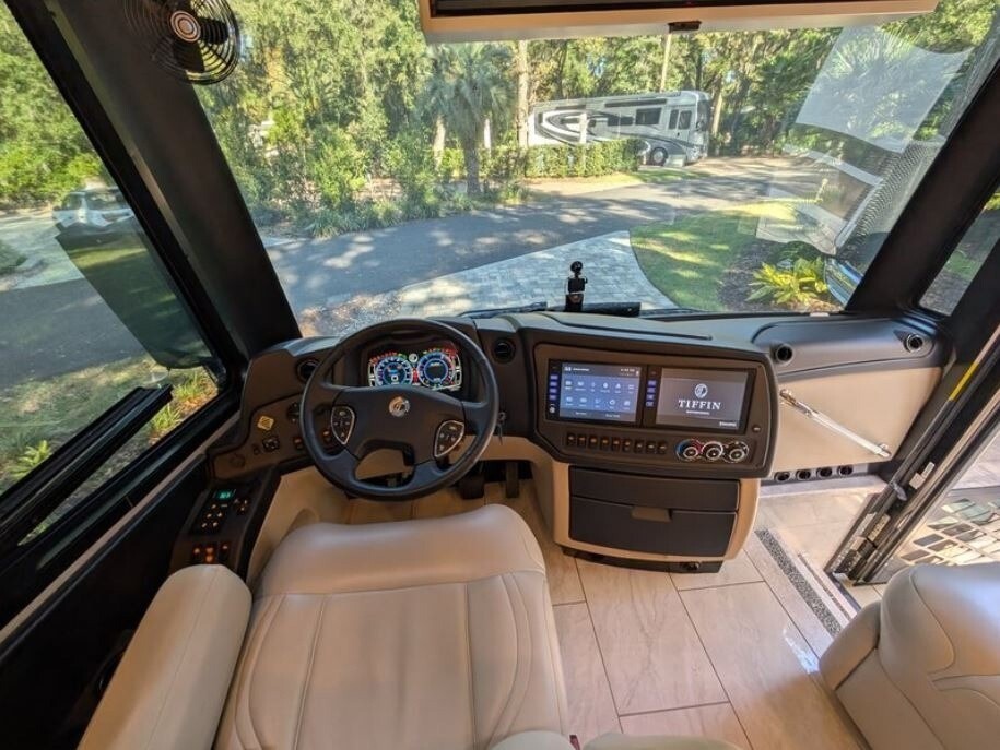2022 Tiffin Motorhomes Allegro Bus Motorized Class A