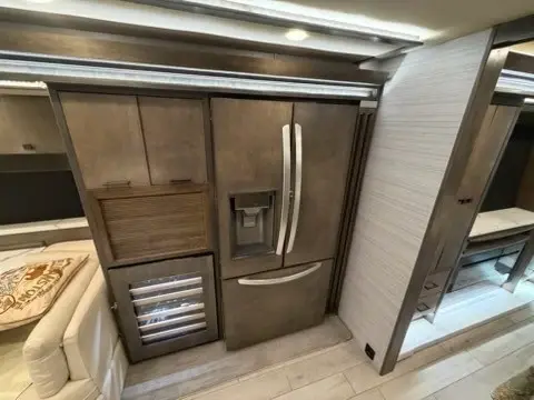 2022 Tiffin Motorhomes Zephyr Motorized Class A