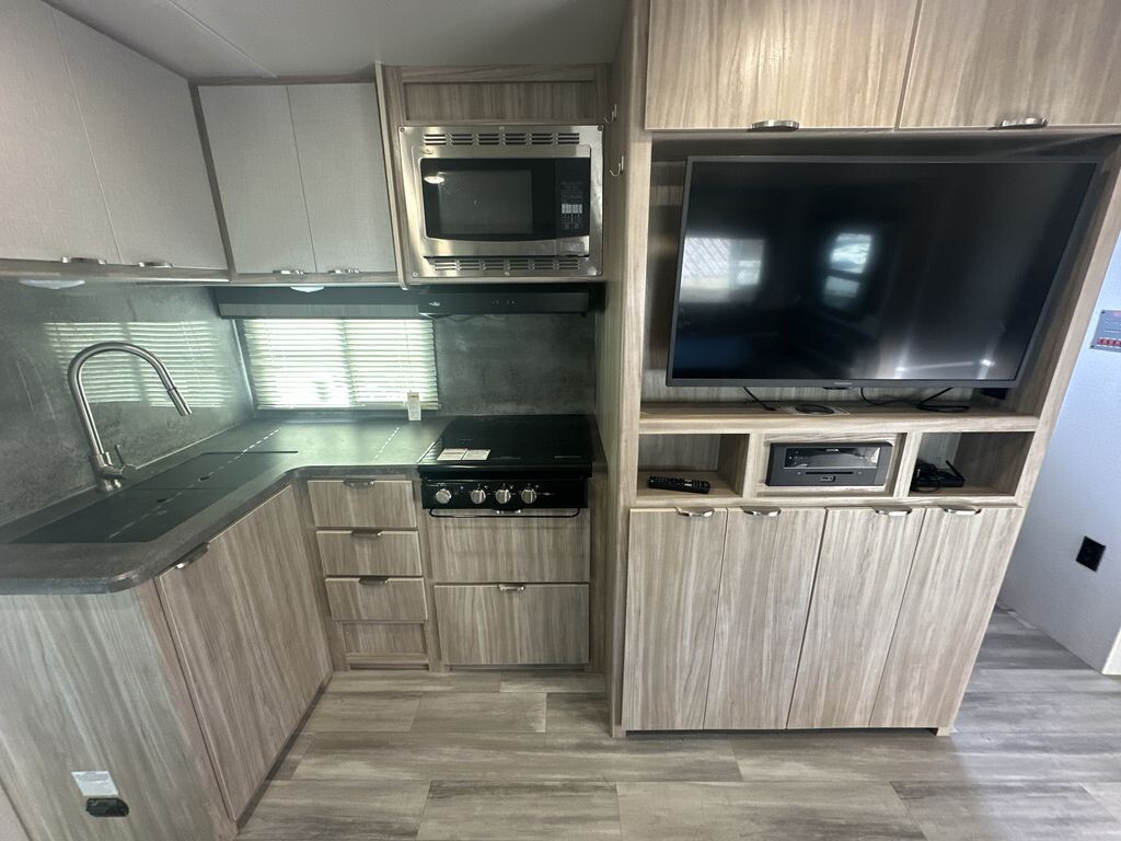 2022 Winnebago Minnie