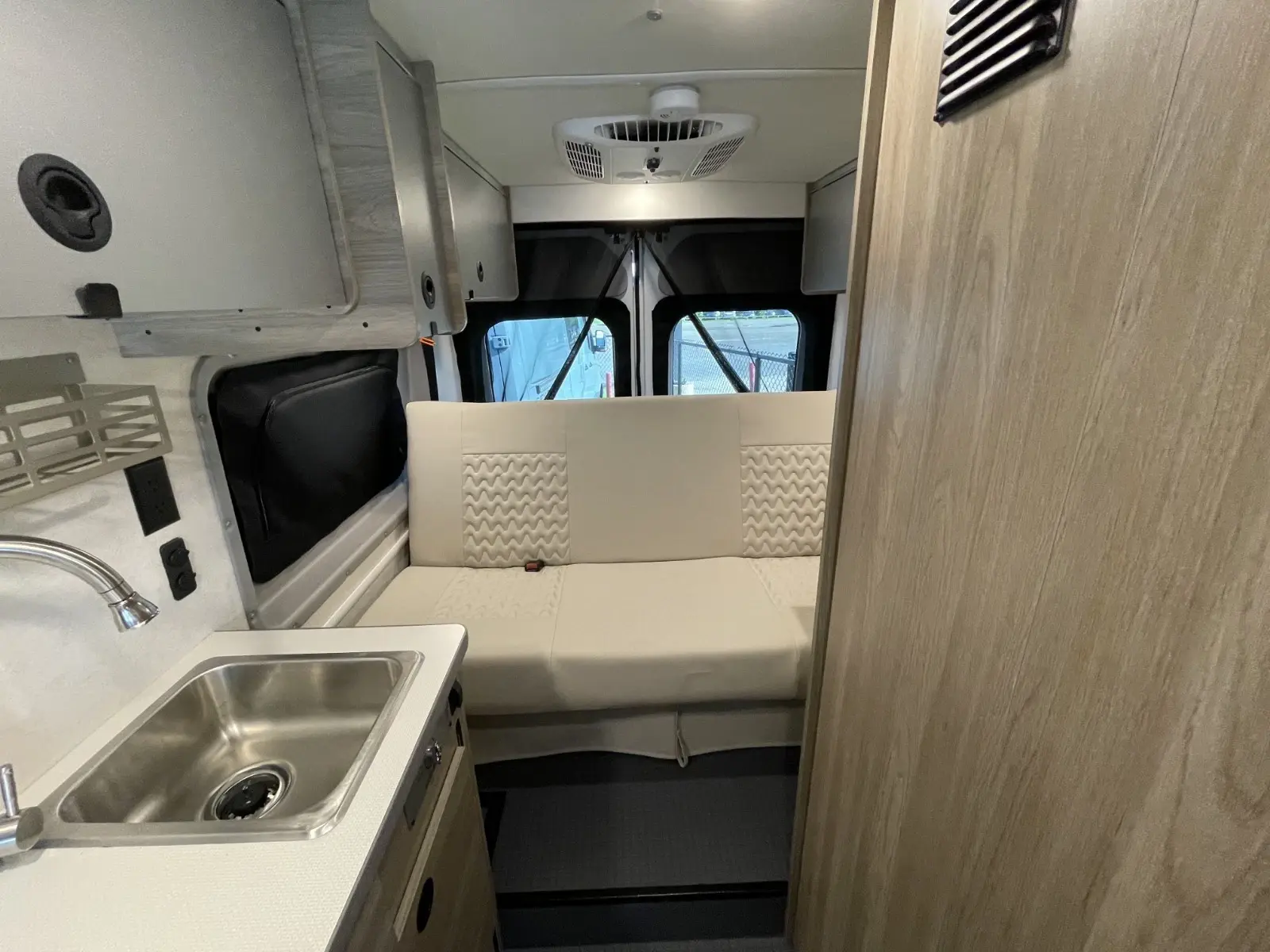 2022 Winnebago 59p