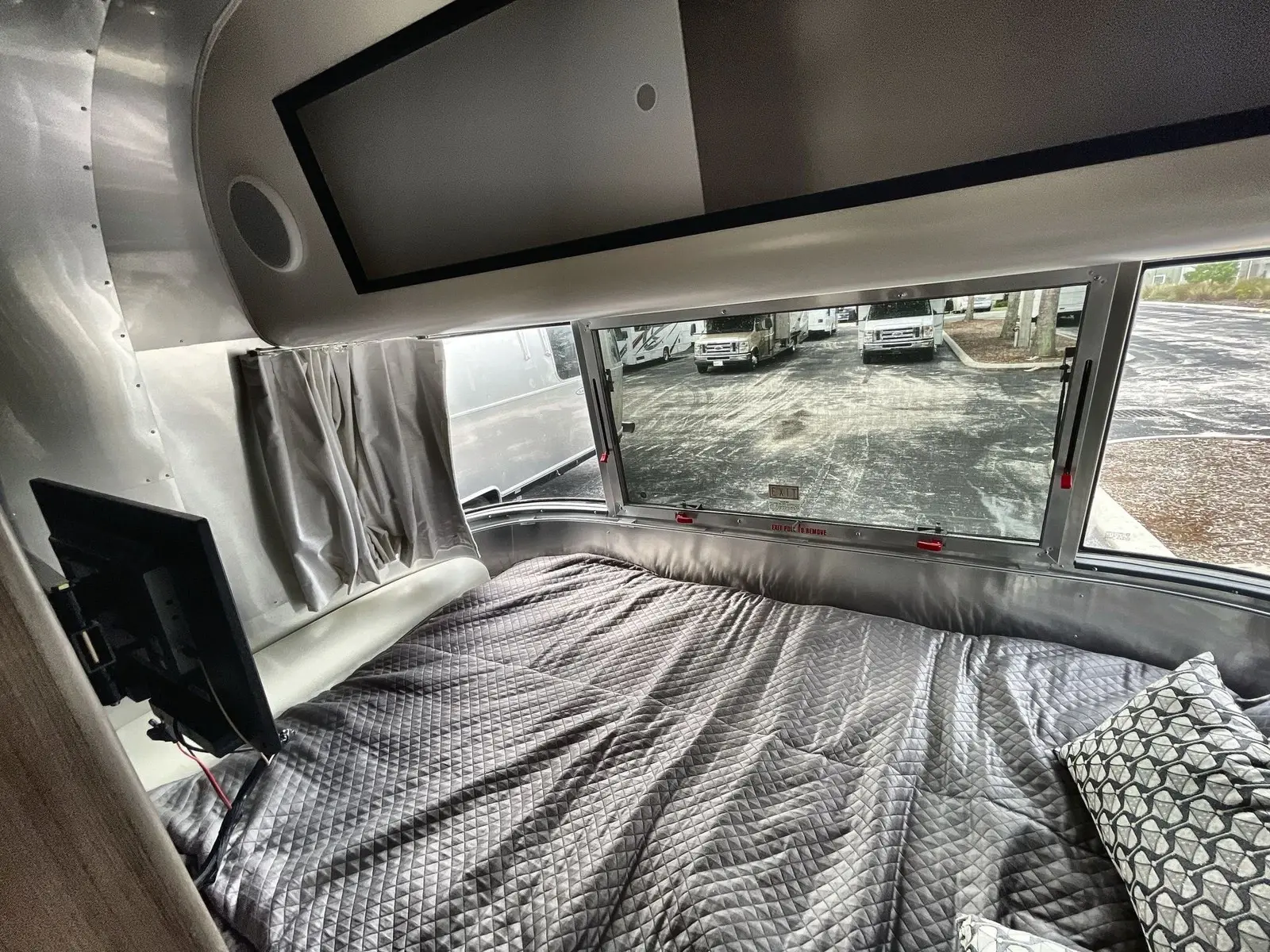2024 Airstream Caravel