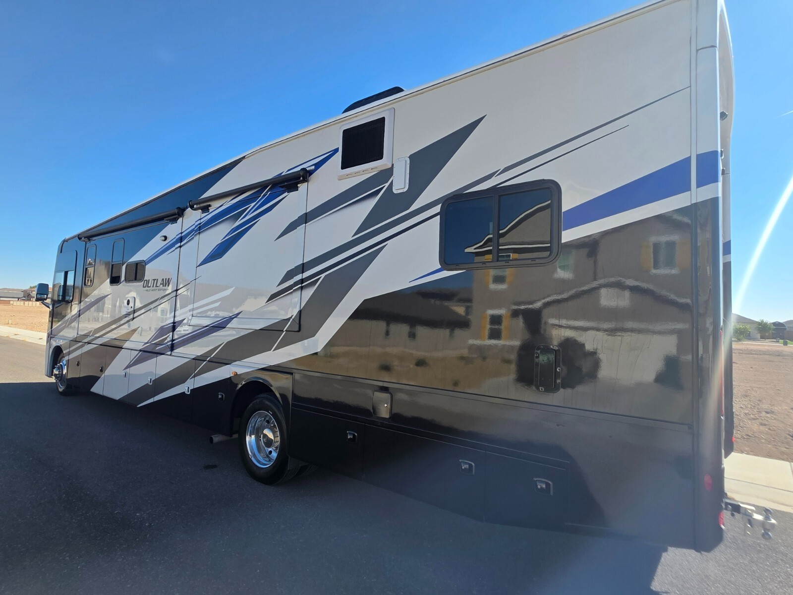 2024 Thor OUTLAW Toy Hauler