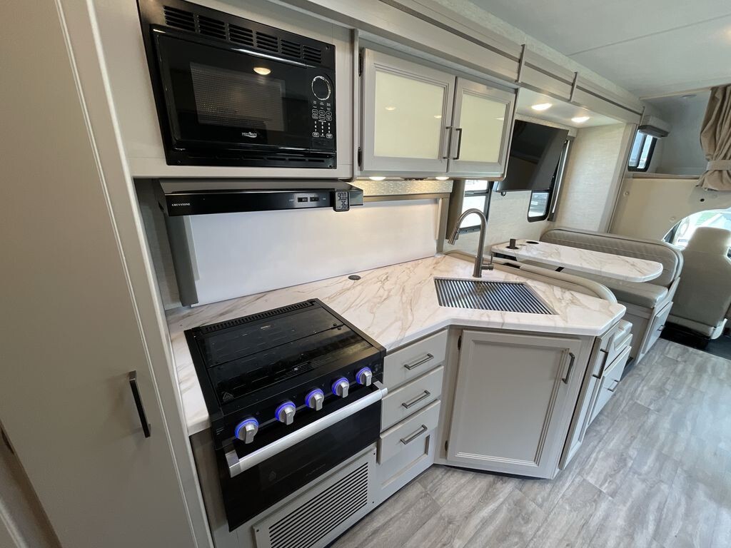 2025 Thor Motor Coach Four Winds