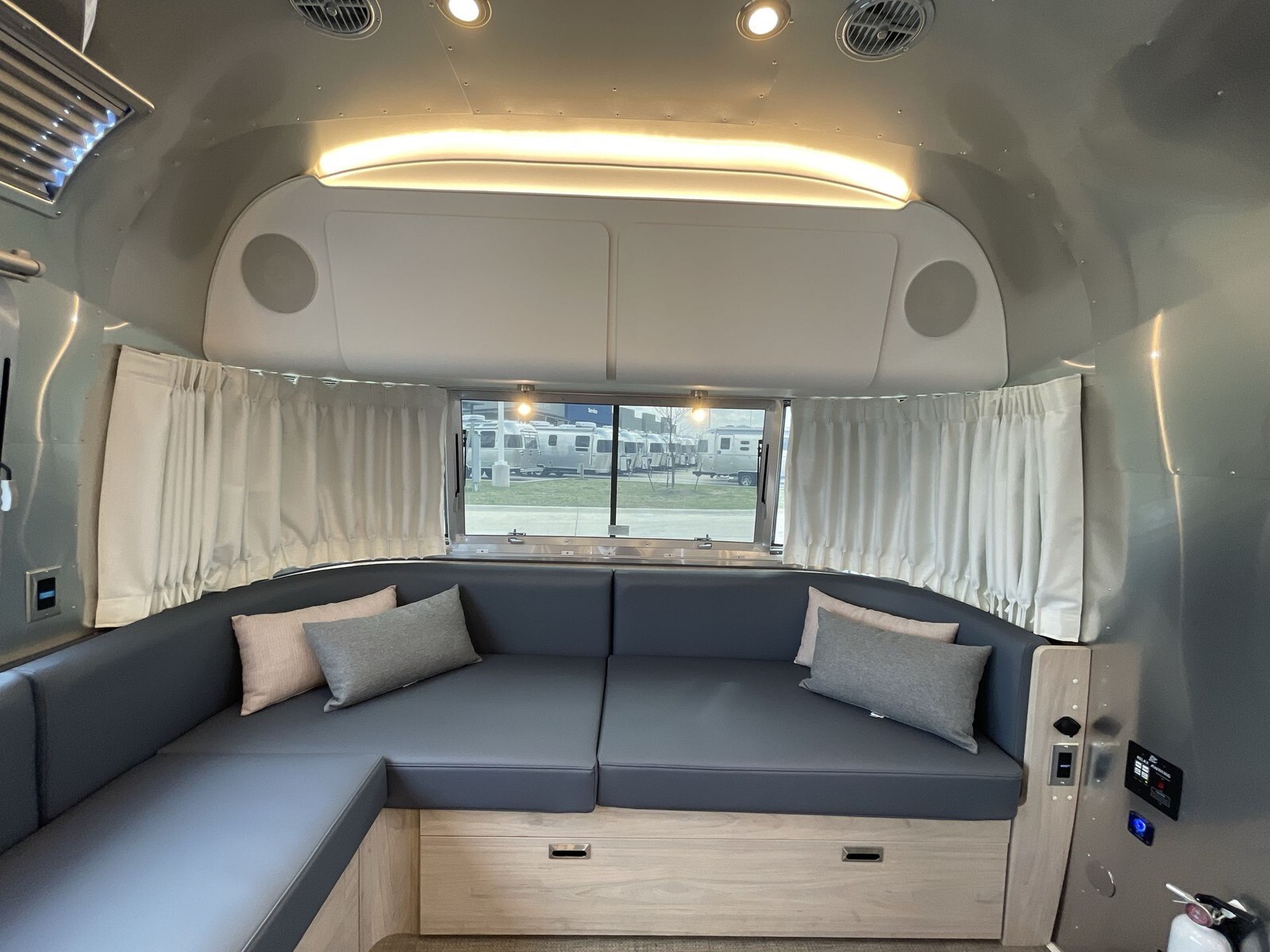 2026 Airstream Globetrotter