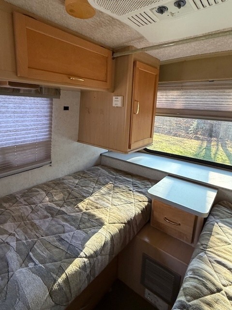 2001 Winnebago Rialta