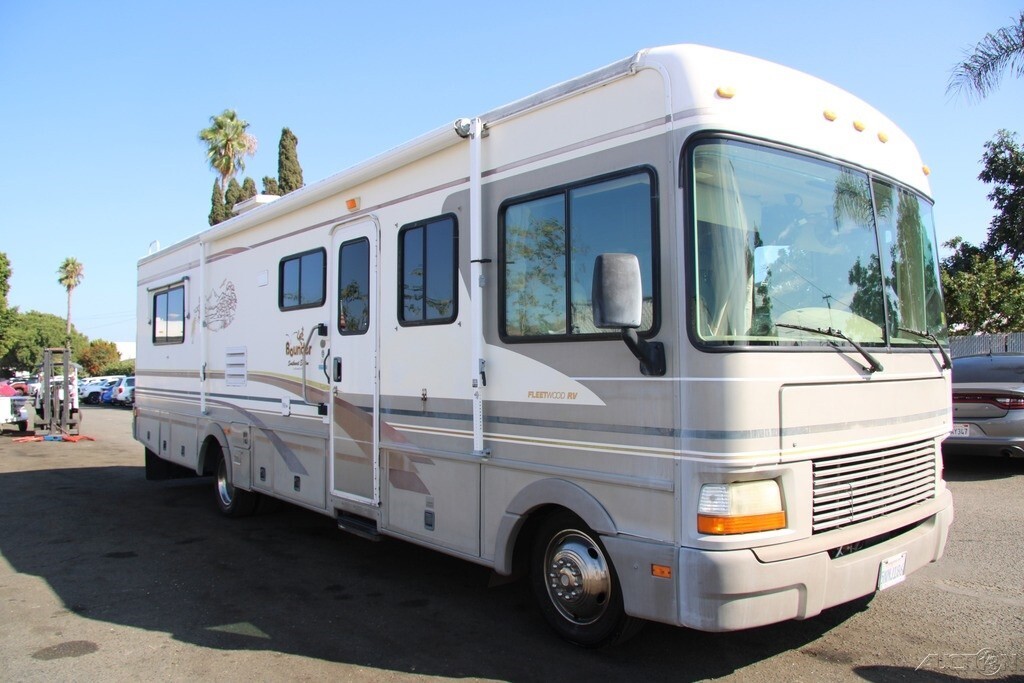 2000 Fleetwood Bounder RV Motorized Class C
