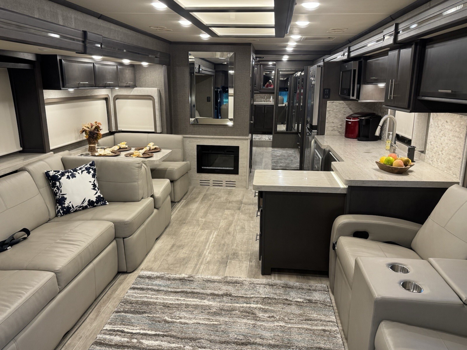 2022 Thor Thor Venician, F 42