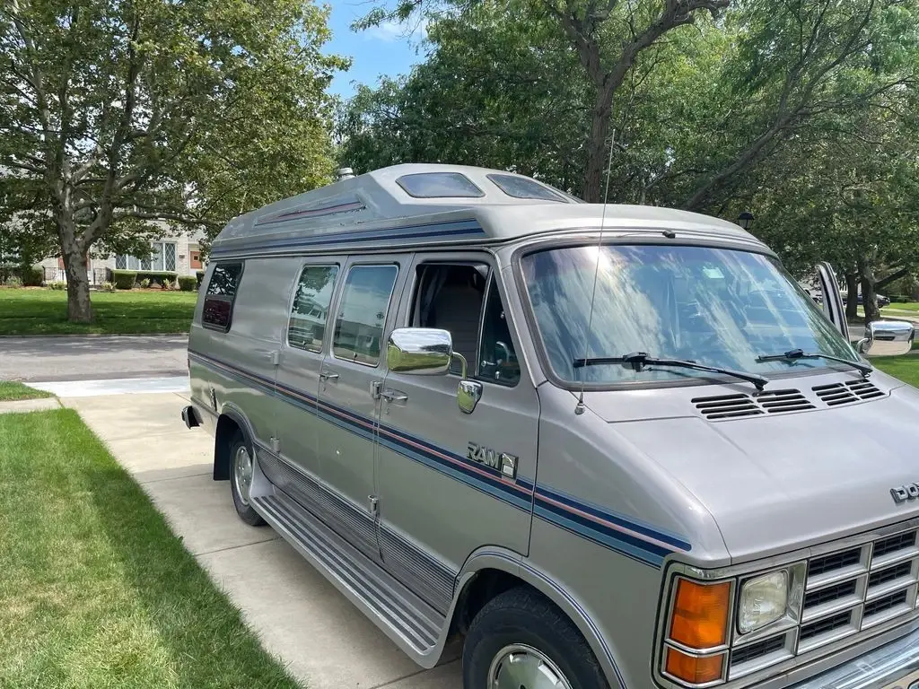 1989 Roadtrek Versatile 190 Class B Motorhome