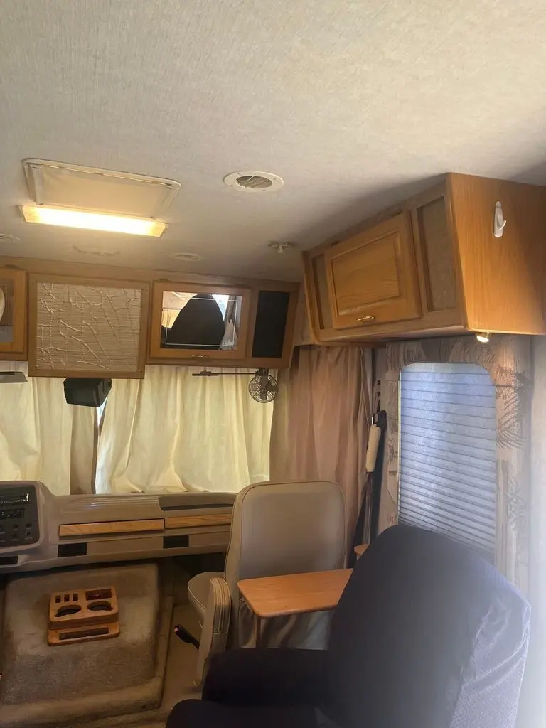 1998 National RV Dolphin Class A Motorhome