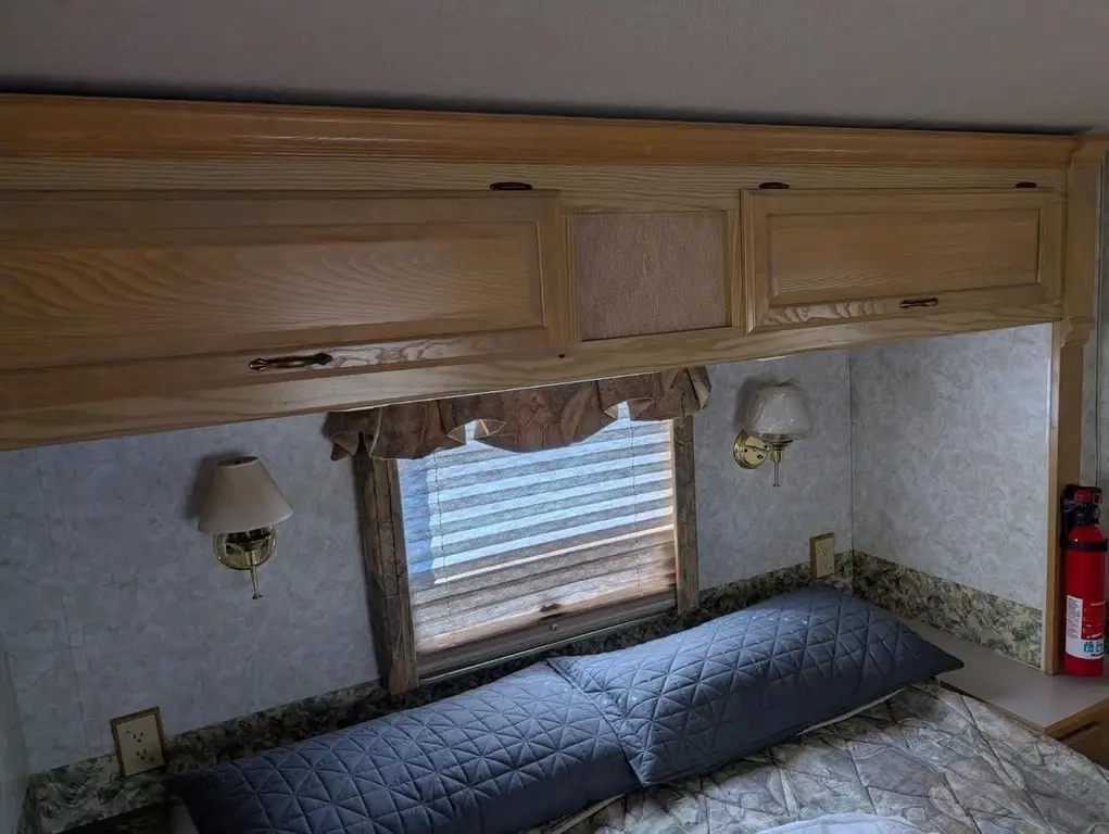 1999 Winnebago Chieftain Motorized Class A