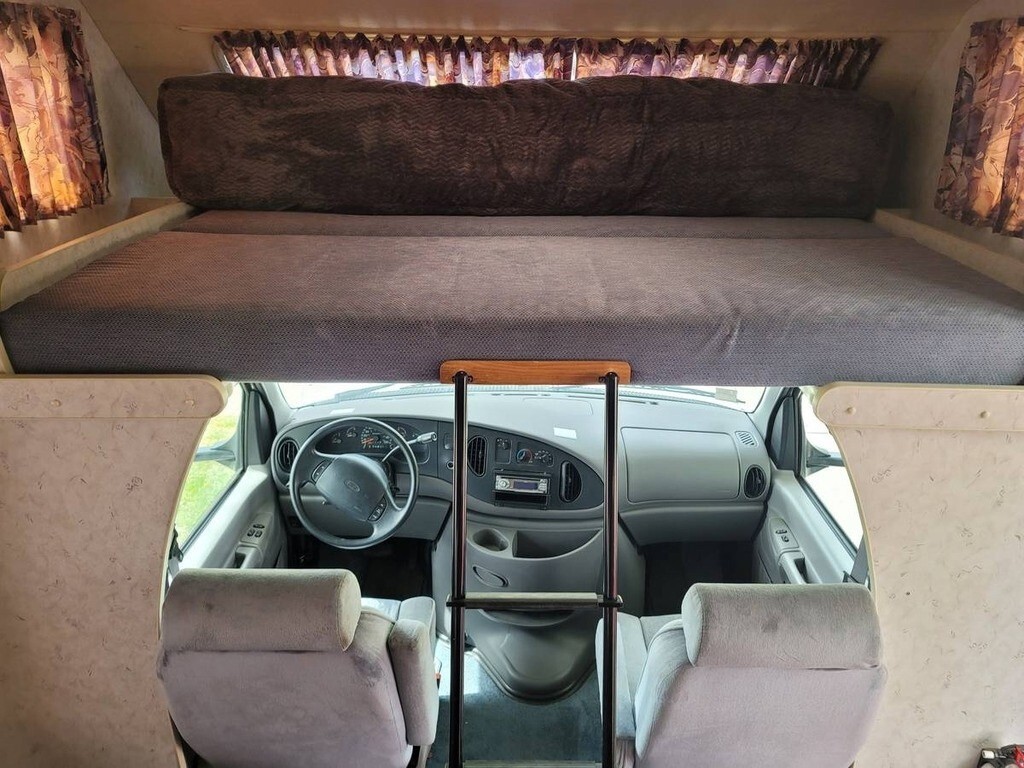 1999 Winnebago Minnie Winnie Motorized Class B