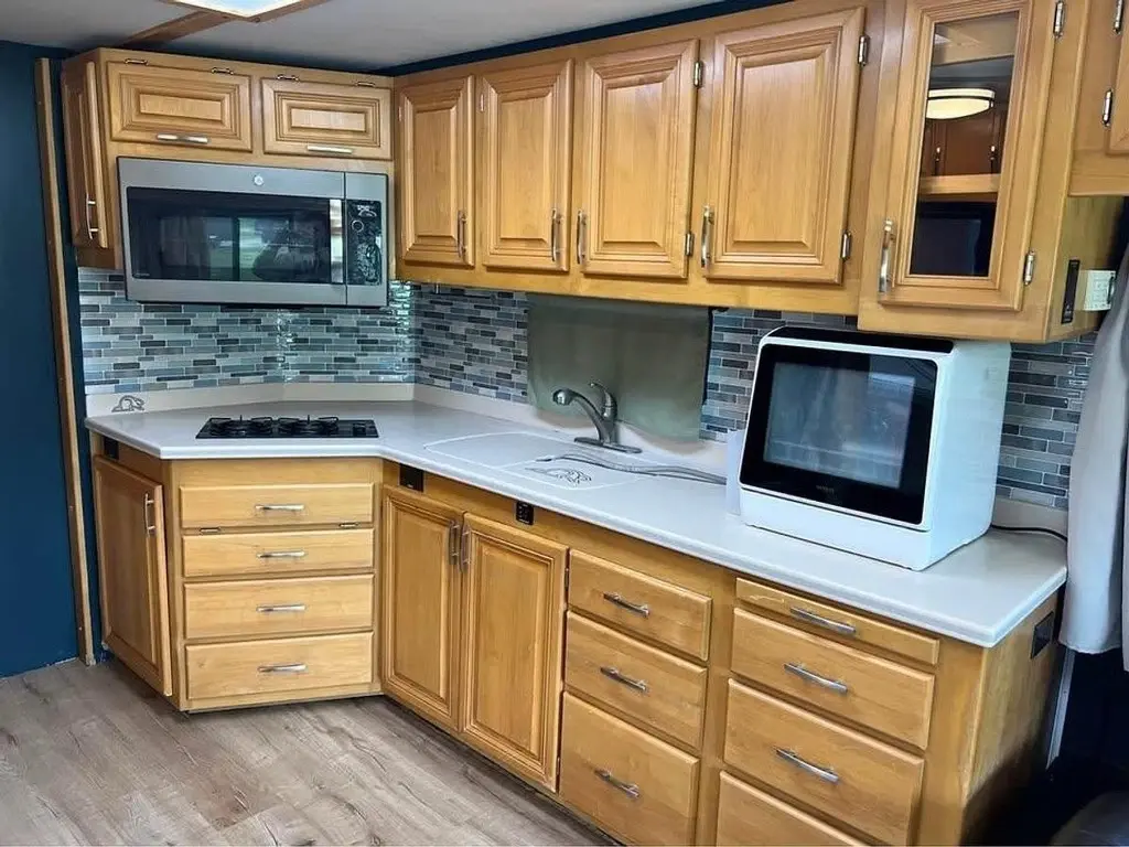 2000 Beaver Contessa Motorized Class A
