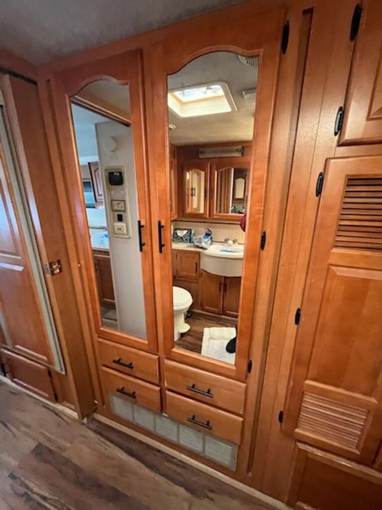 2000 Damon Escaper Class A Motorhome