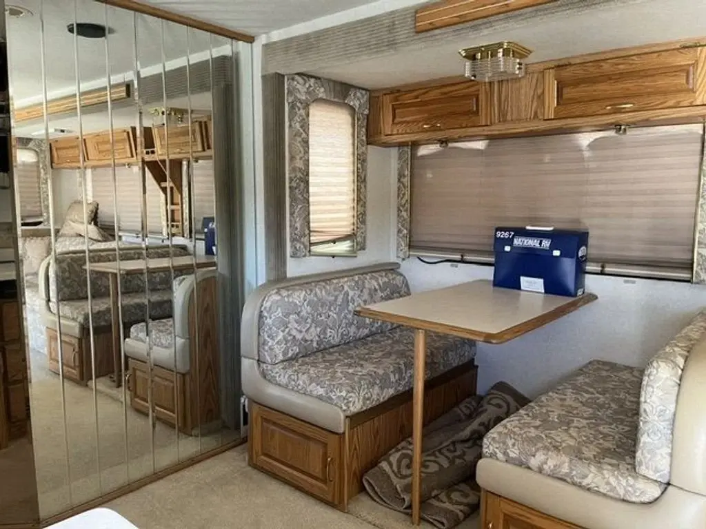 2000 National RV Dolphin Class A Motorhome