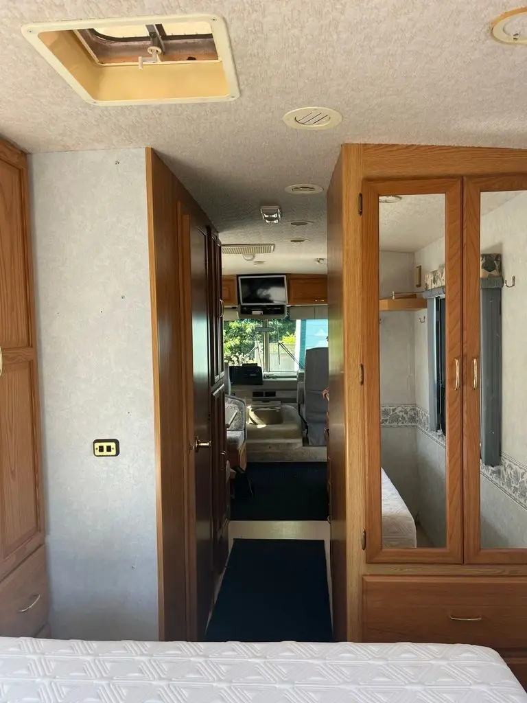 2001 Winnebago Brave Class A Motorhome