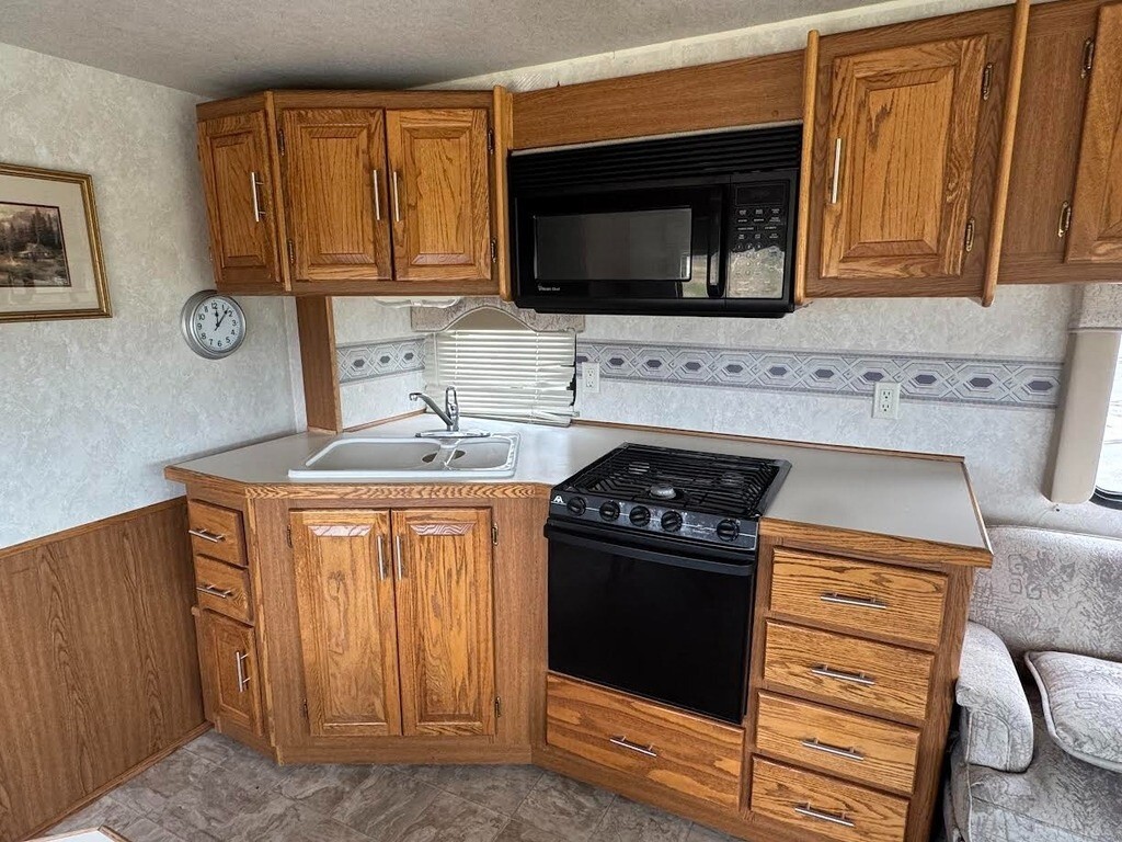 2002 Tiffin Motorhomes Allegro Bay Motorized Class A