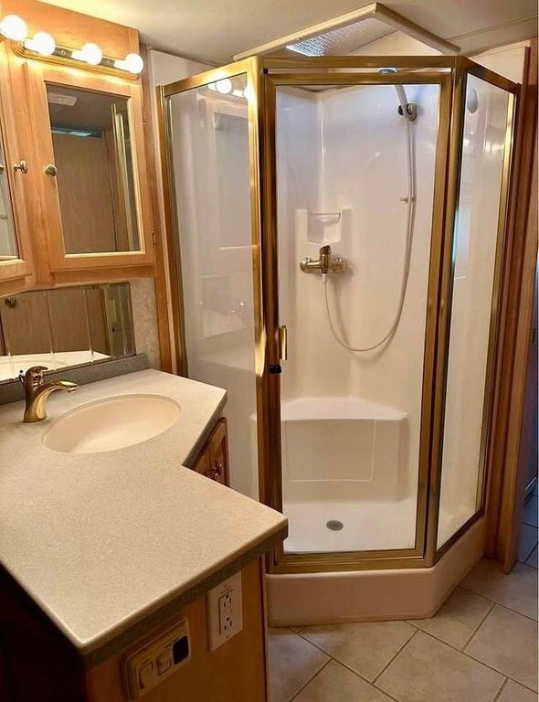 2004 Tiffin Motorhomes Phaeton Motorized Class A