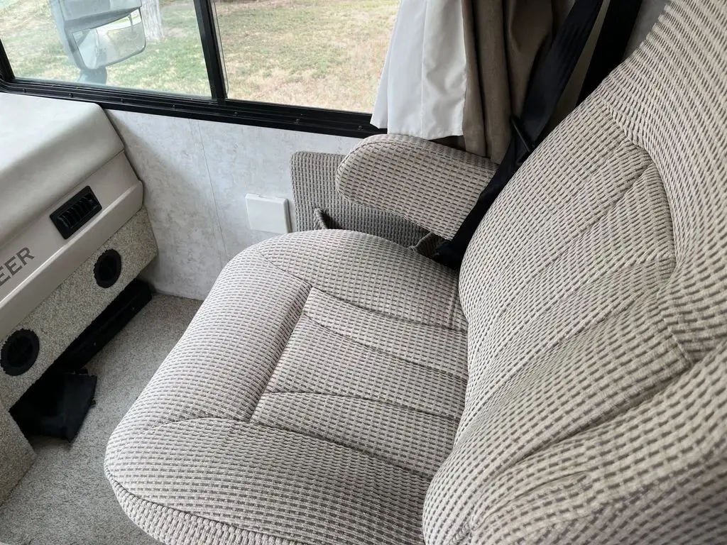 2004 Winnebago Sightseer Class A Motorhome