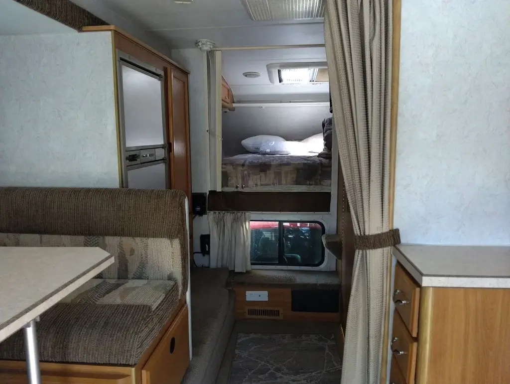 2005 Lance Lance Truck Camper