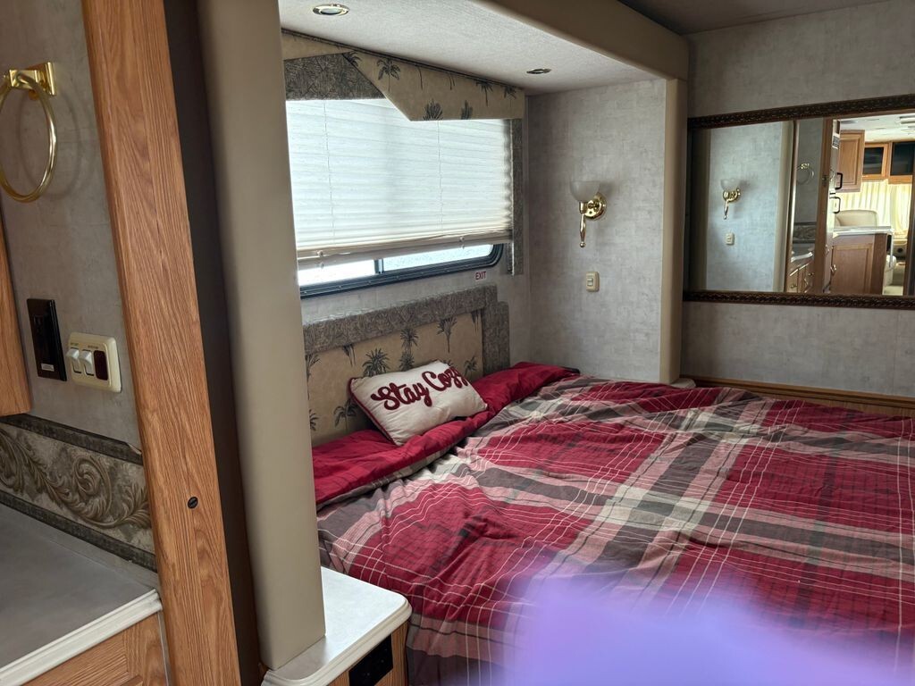2005 National RV Sea Breeze Class A Motorhome