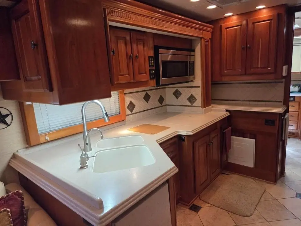 2006 Monaco Dynasty 42 Motorized Class A