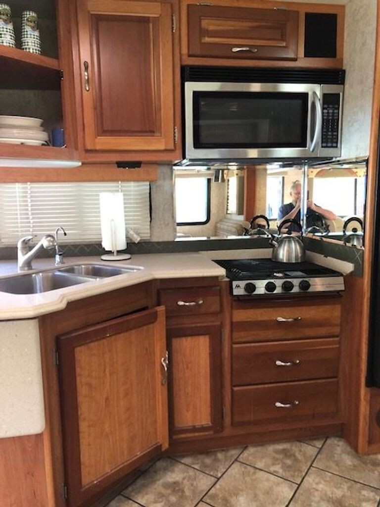 2006 National RV Dolphin Class A Motorhome