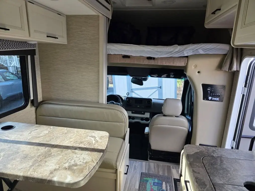 2013 Thor Motor Coach Four Winds Sprinter Class C Motorhome