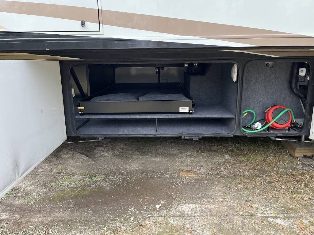 2013 Winnebago Tour Motorized Class A