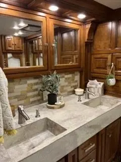 2014 Tiffin Motorhomes Allegro Bus Motorized Class A