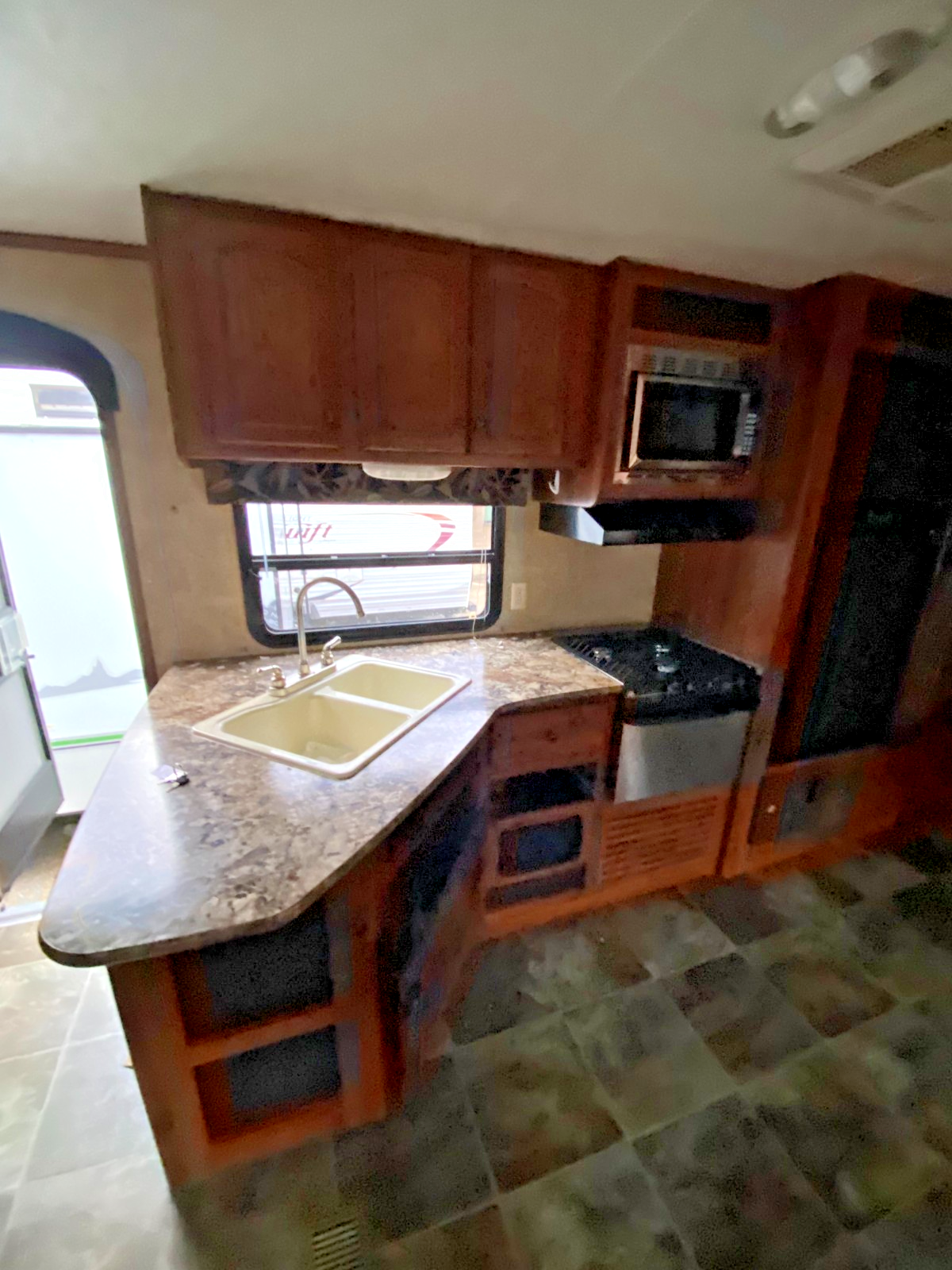 2015 Keystone Hideout 27 DBS Pull Behind