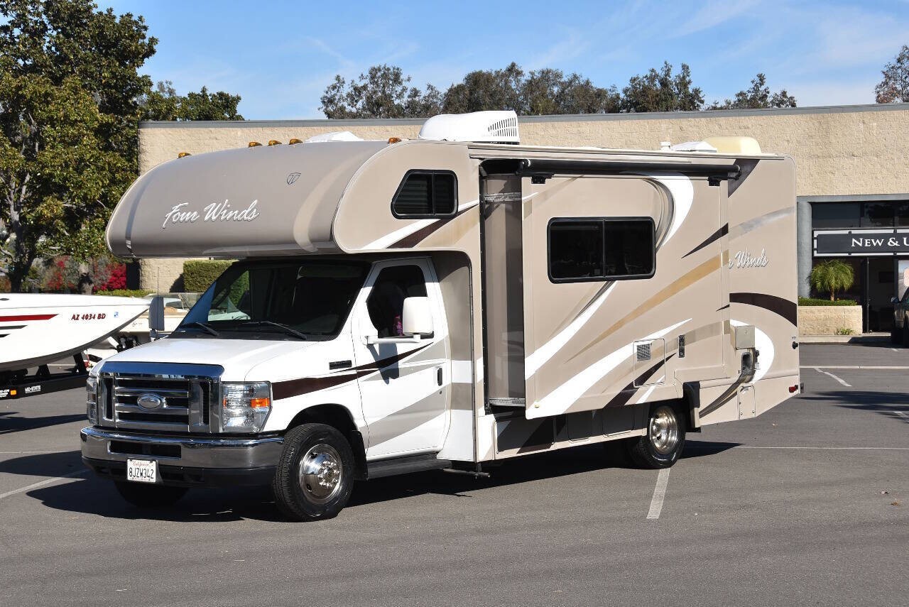 2015 Beige Thor Motor Coach Four Winds RVs & Campers