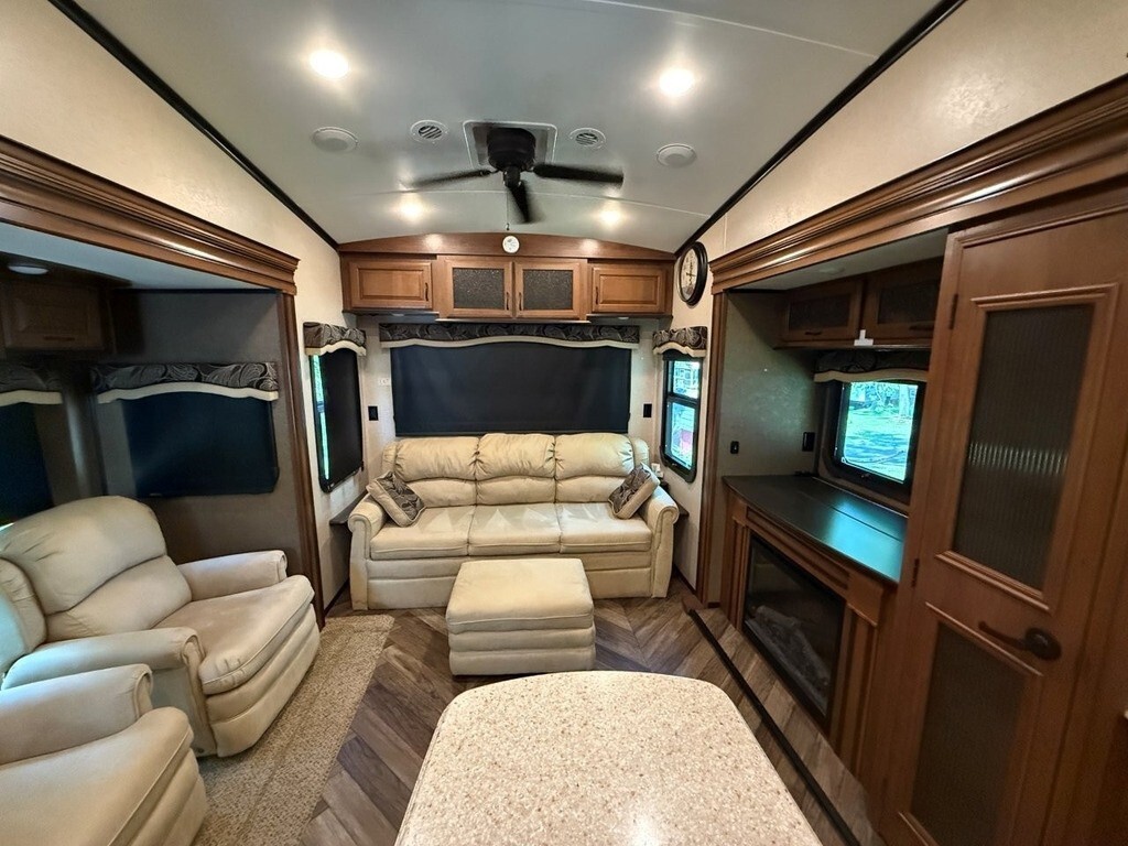 2016 Jayco North Point Fifth Wheel