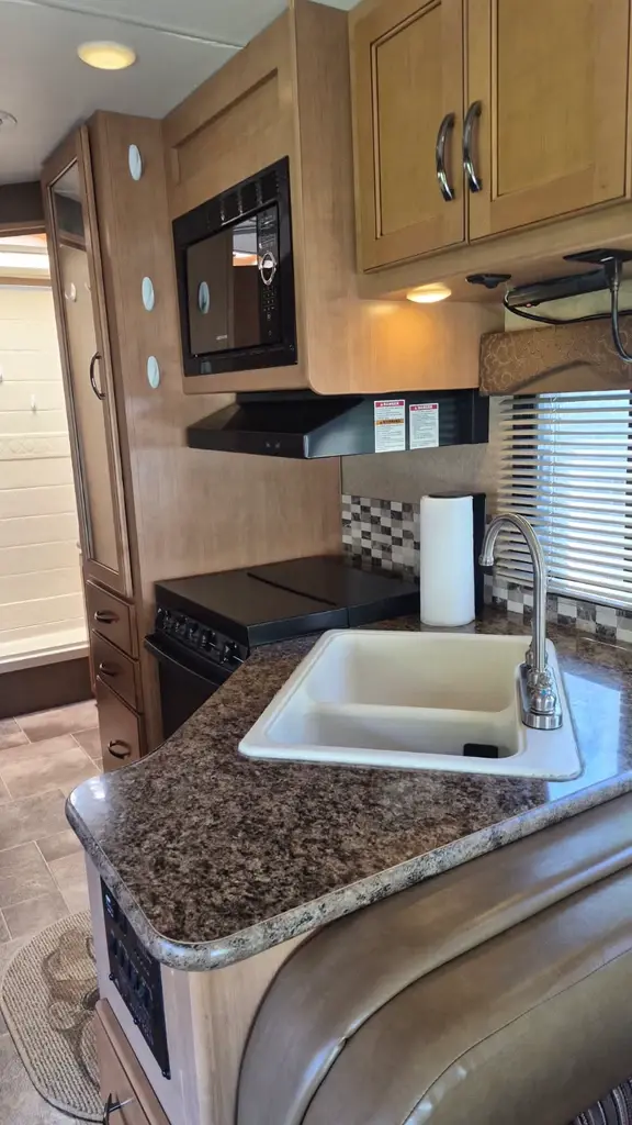 2016 Thor Motor Coach Freedom Elite Class C Motorhome