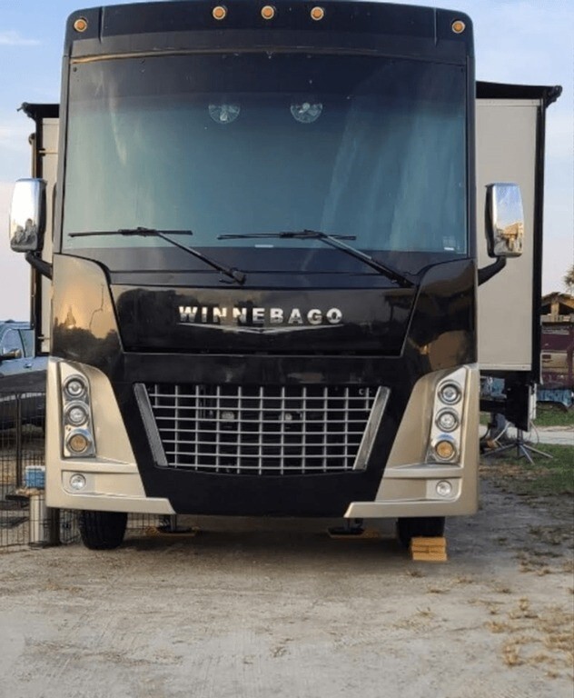 2016 Winnebago Adventurer Motorized Class A
