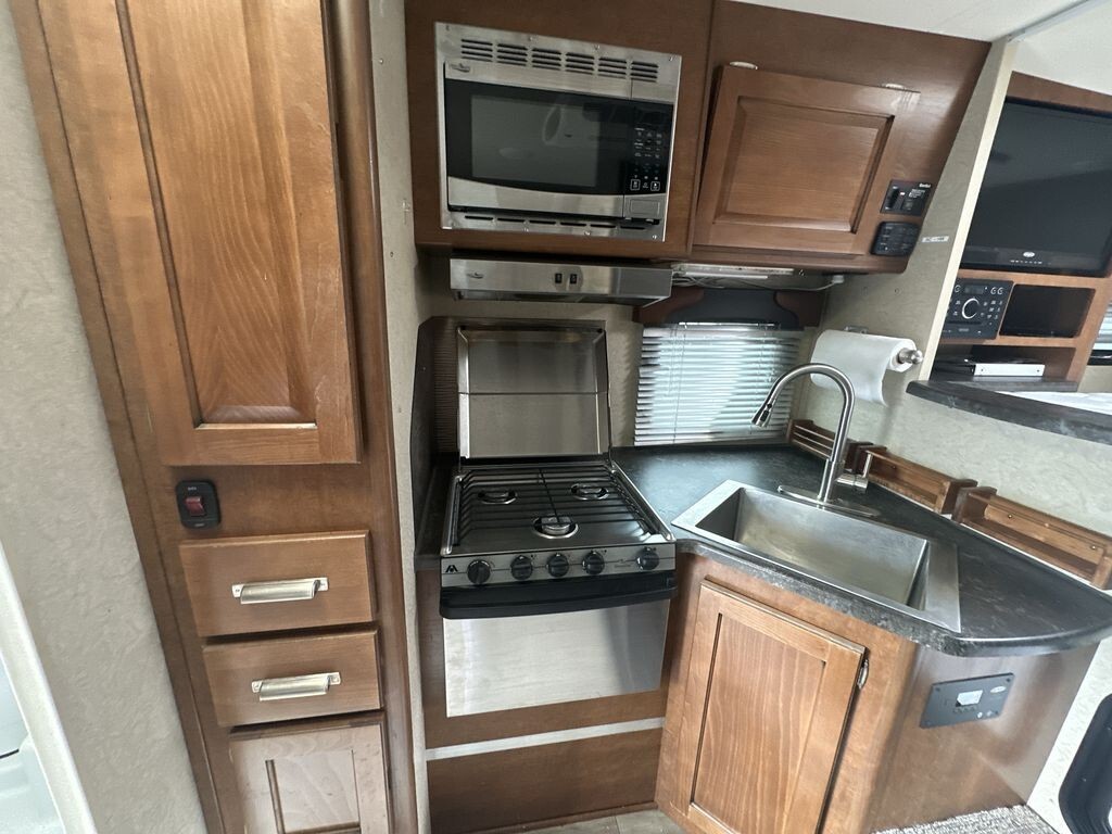 2017 Lance Lance Truck Camper