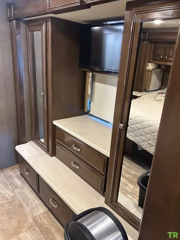2017 Thor Motor Coach Palazzo Motorized Class A