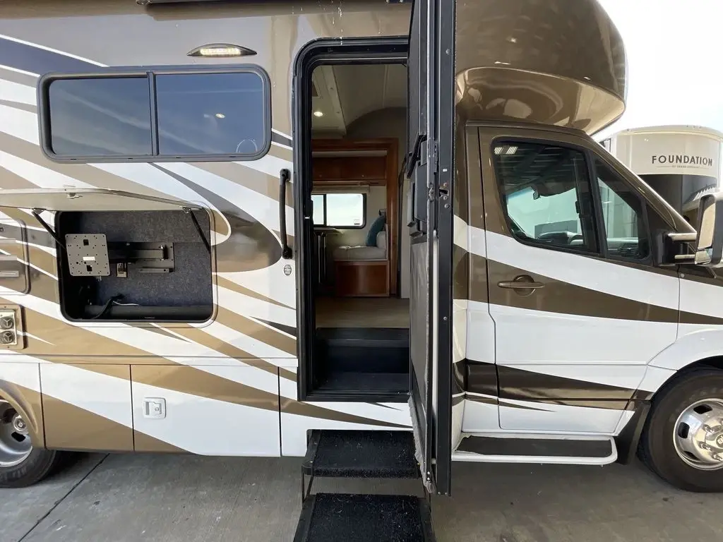 2017 Tiffin Motorhomes Wayfarer