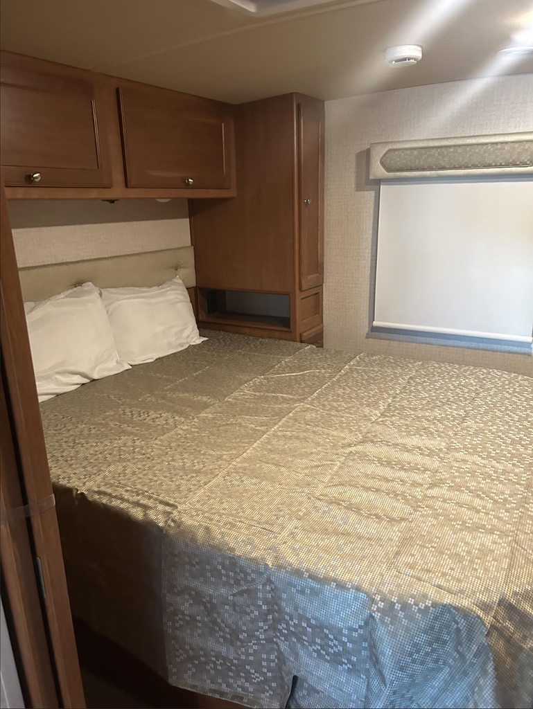 2017 Winnebago Sunstar Class A Motorhome