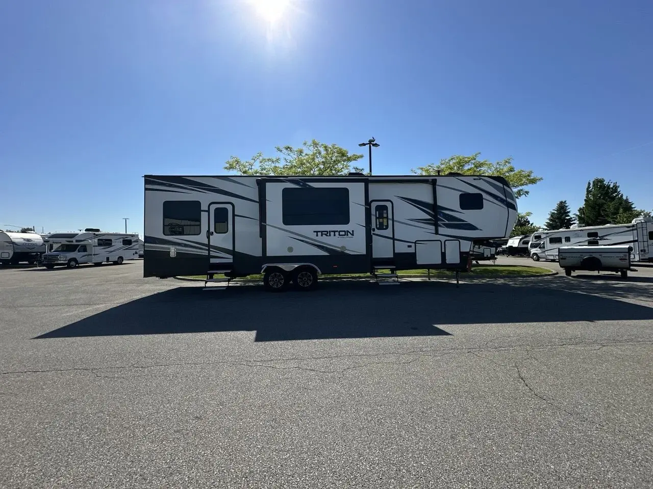 2018 Dutchmen Voltage Triton