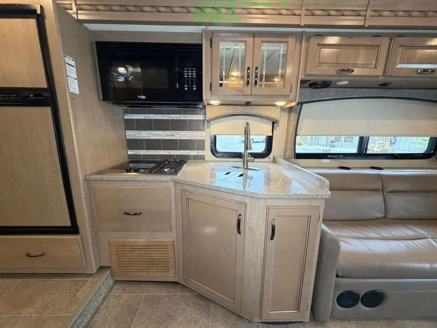 2018 Thor Chateau 31Y Class C