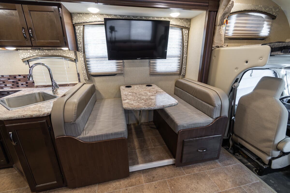 2018 Thor Motor Coach Chateau