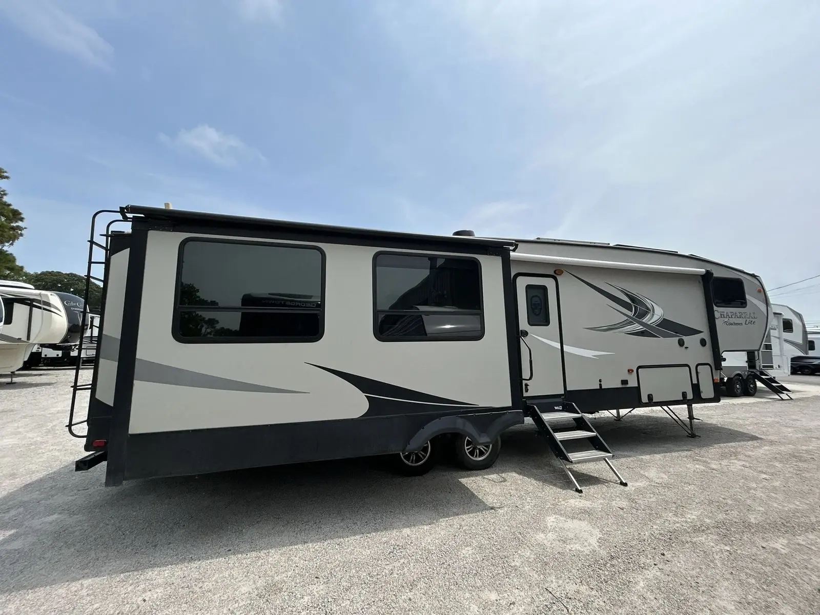 2019 Coachmen Chaparral Lite