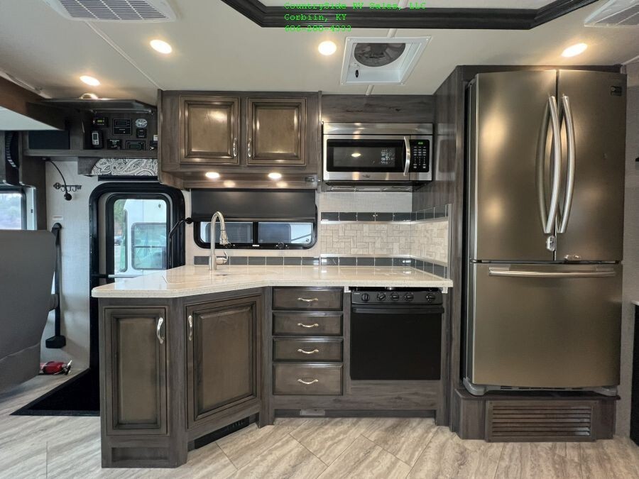 2019 Fleetwood Bounder Extended Living 36FP Toy Hauler