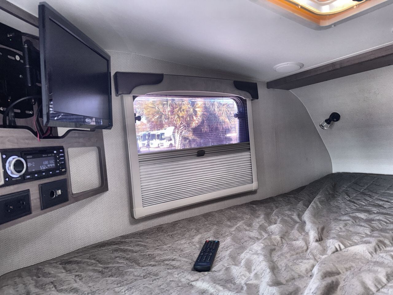 2019 Lance Lance Truck Camper