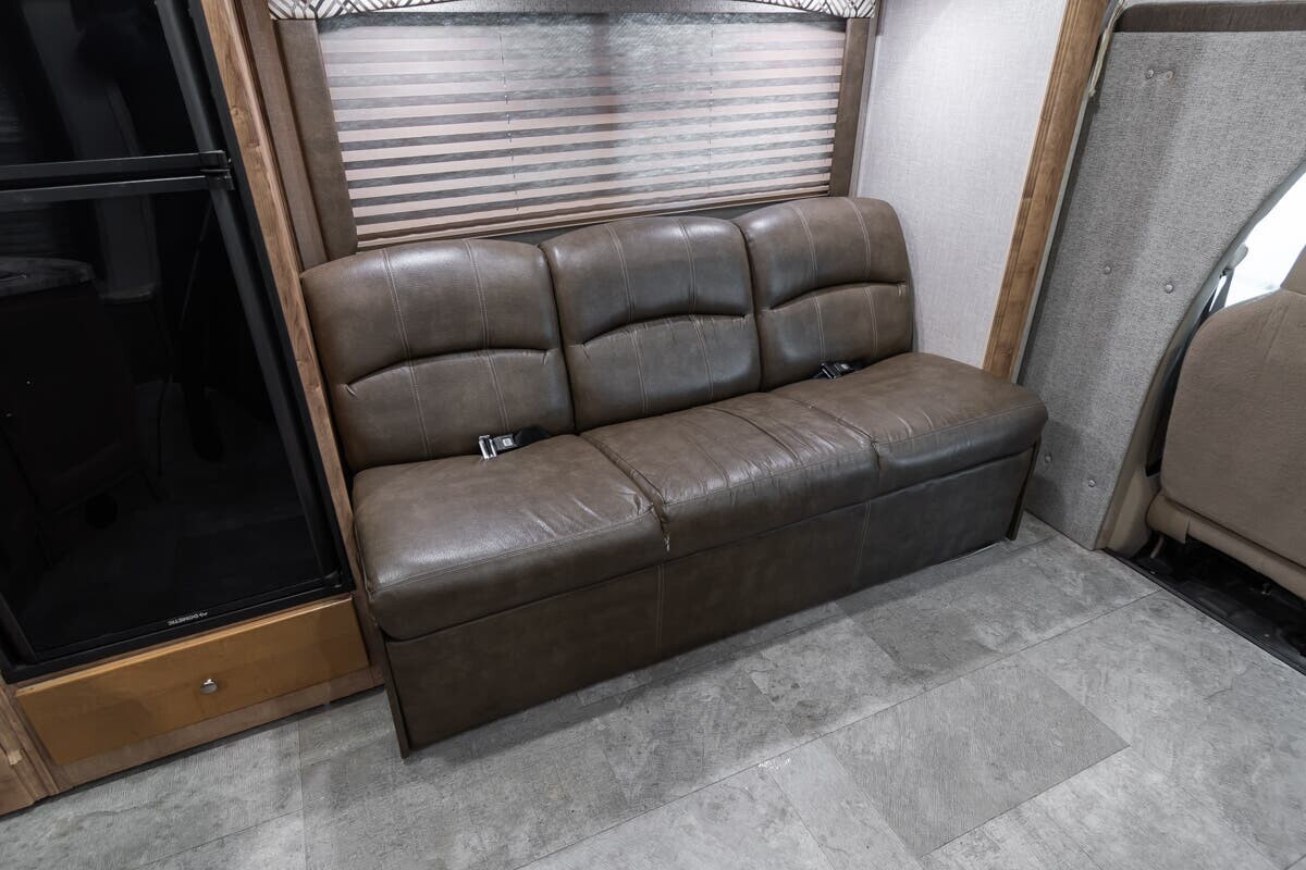 2020 Coachmen Leprechaun