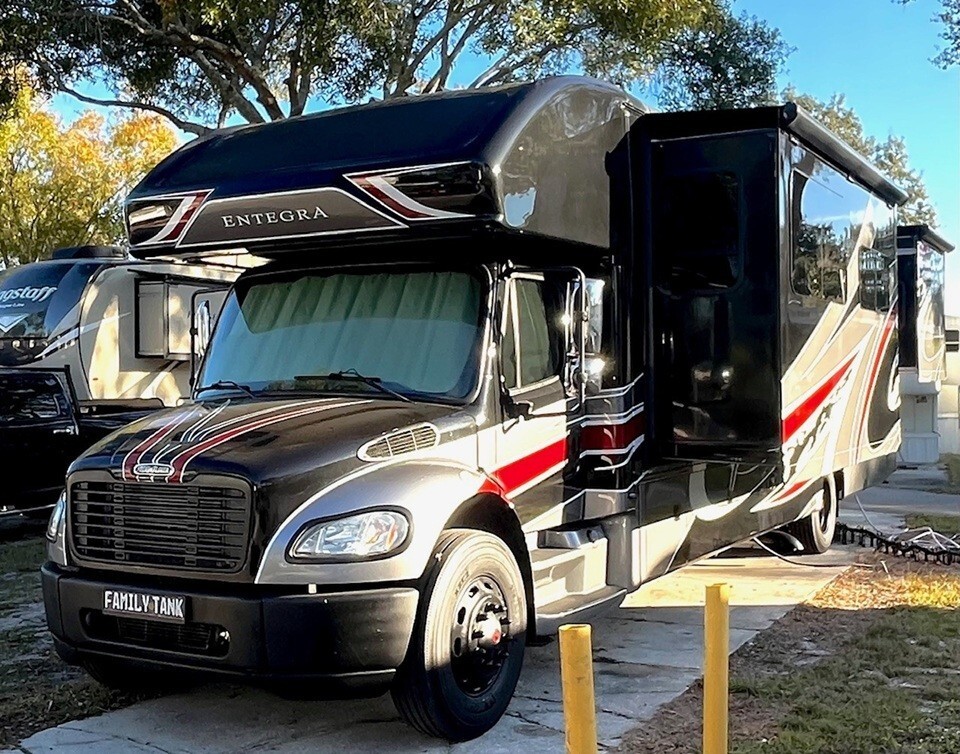 2020 Entegra ACCOLADE 37L SUPER C