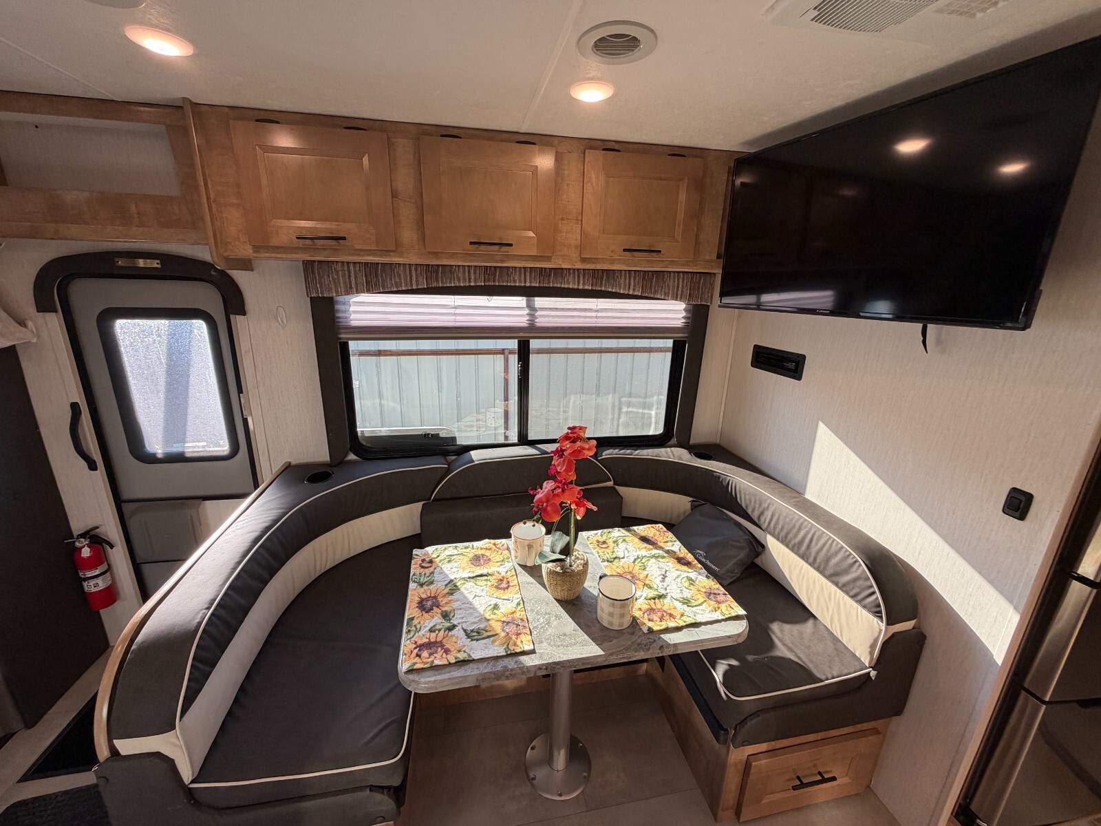 2021 Coachmen Leprechaun