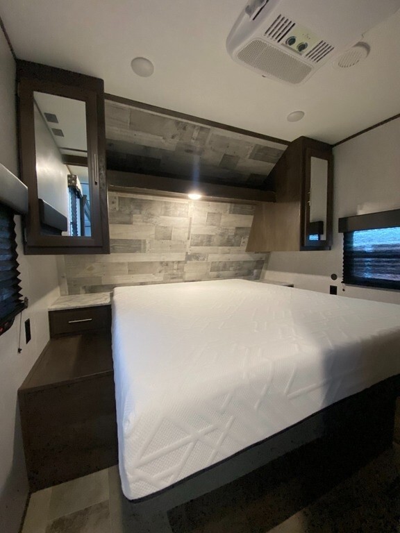 2021 Dutchmen Coleman Lantern Travel Trailer